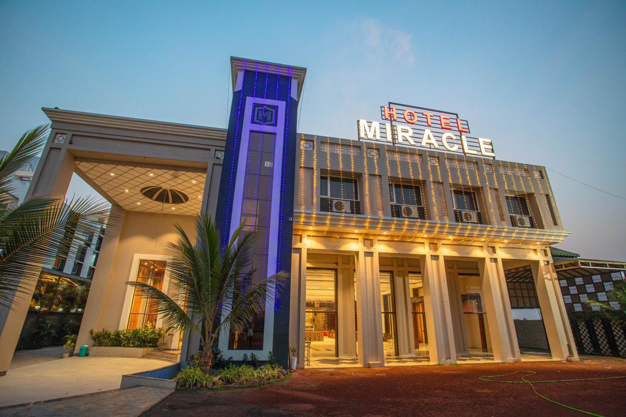 Hotel Miracle 2Km From Mahakal Temple Ujjain Esterno foto