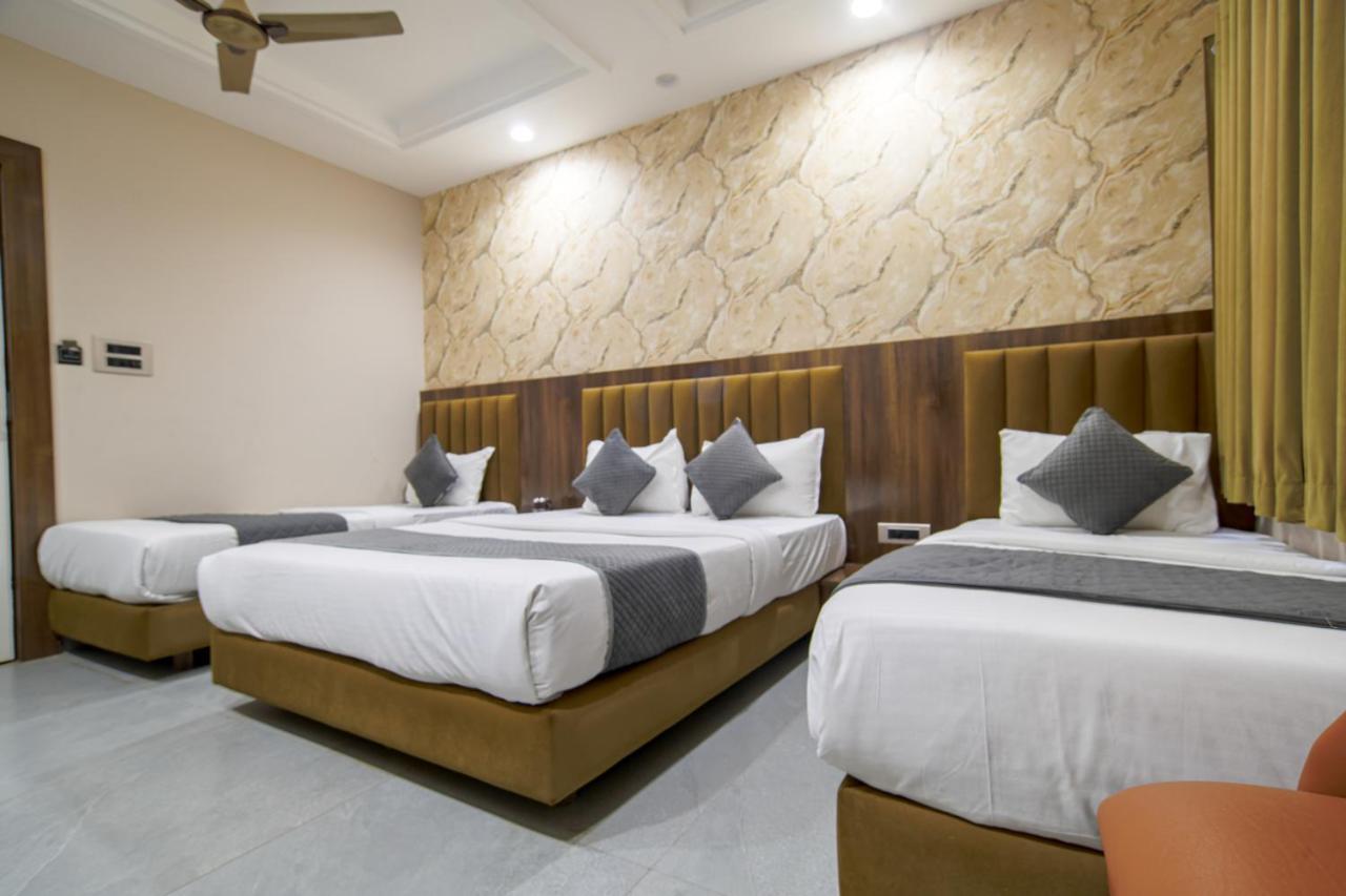 Hotel Miracle 2Km From Mahakal Temple Ujjain Esterno foto