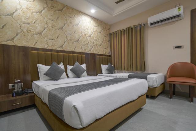 Hotel Miracle 2Km From Mahakal Temple Ujjain Esterno foto