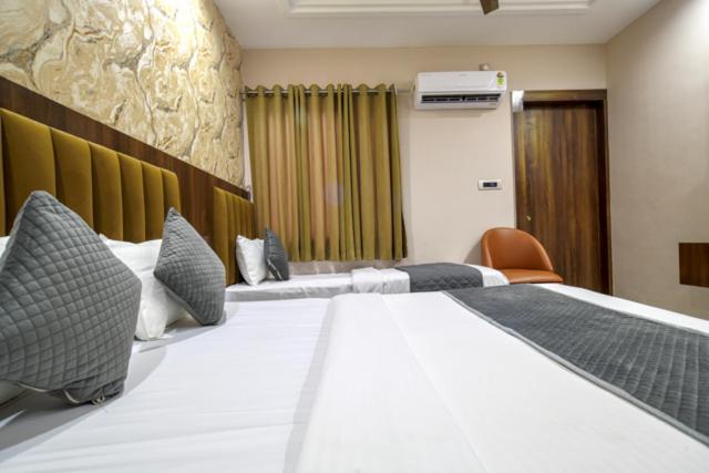 Hotel Miracle 2Km From Mahakal Temple Ujjain Esterno foto