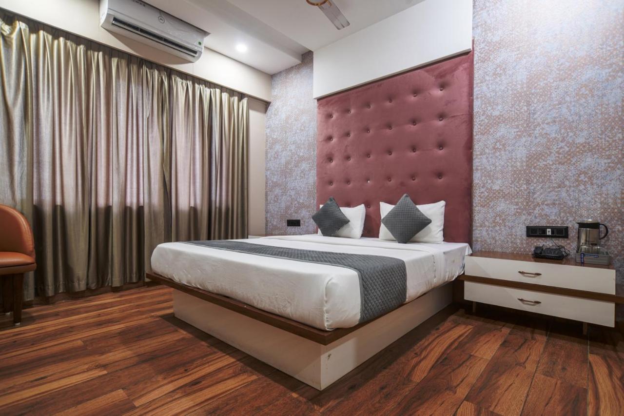 Hotel Miracle 2Km From Mahakal Temple Ujjain Esterno foto